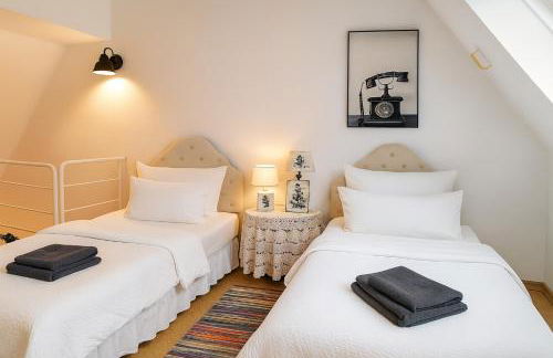 Gelbe Koffer - Vintage Maisonette Neunkirchen - 2 SZ - Self-Check-in - Balkon - Parkplatz - 1 km zum Zentrum - bis 4 Pers - Foto 3