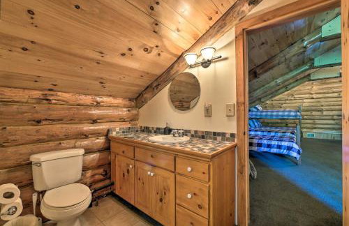 The Red Pine Cabin with Private Pond and Dock! - Foto 20