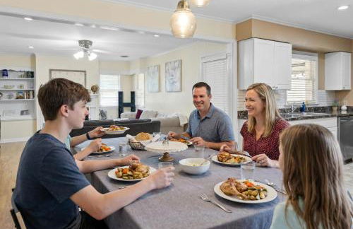 Modern Memphis Retreat - Sleeps 7 - Fireplace - Foto 17