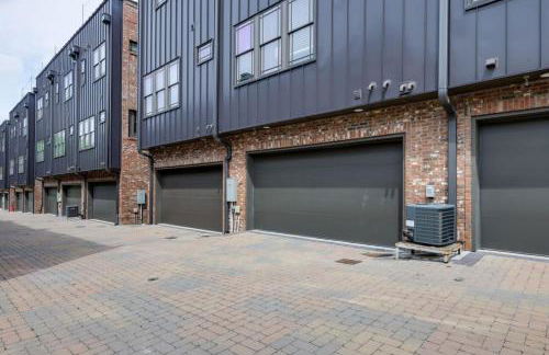 Two Townhomes - Hot Tubs and Rooftop Balconies - Foto 48