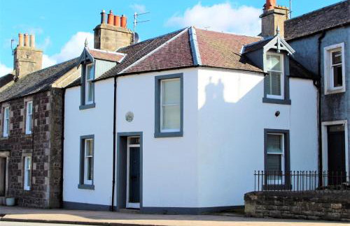 Beeswing, a Victorian Gem in Biggar - Photo 1