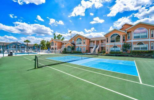 Familiar Retreat with Resort Access Near Disney - Foto 47