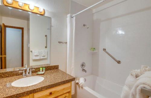 Steps to Free Ski Shuttle! Dtwn Winter Park Condo - Foto 15