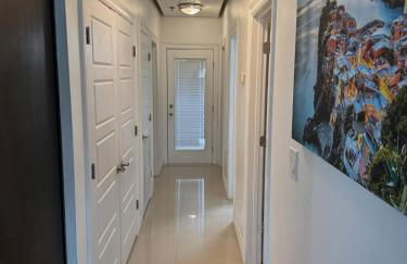 Luxe 3BR & 2BA Condo Near Airport & Shopping Mall - Foto 17