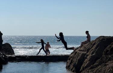 Coastal retreat with hot tub and panoramic views - Foto 33