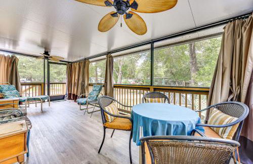 Steps to Lake Kerr Home with Pool and Hot Tub Access! - Foto 1