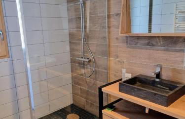 Magnifique chalet avec terrasse, jardin et sauna extérieur - Foto 16