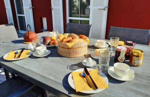 Modernes Reetdach-Ostseeferienhaus Bella Mare, Insel Usedom mit Sauna, Kamin & Sonnenterrasse - Foto 4