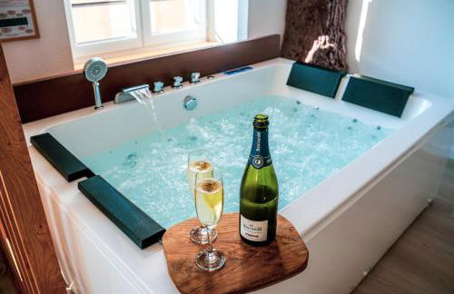 Nuit romantique, Suite avec jacuzzi et cinéma privé au design Japandi - Foto 3