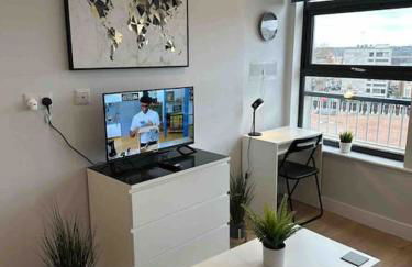 Deluxe Apartment in Central Northampton - Heart of Market Square - Photo 2