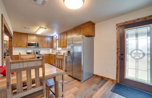 Porch and Fire Pit Ranch Retreat in Blue Ridge! - Foto 7