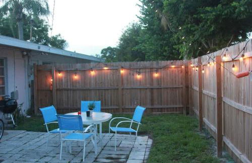 Retro-Inspired Stay BBQ Patio Close to Downtown - Foto 4