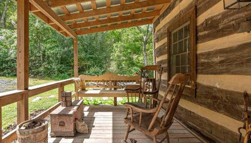 Historic Restored Farmhouse with Cowboy Cauldron Fire Pit Near Ice Mountain, Capon Bridge, West Virginia - Foto 4