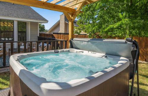 Poolside Paradise Game Room Fire Pit Hot Tub - Foto 46