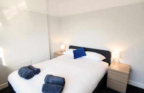 6 Person Home Near Airport and Manchester City Centre with Free Parking - Foto 6