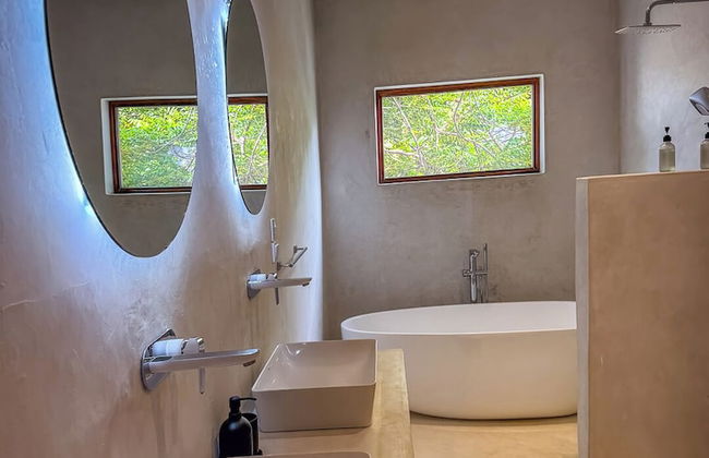 Solymar Staffed Beach Front Villa - Photo 69