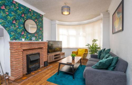 Spacious 3BR Home with Driveway Near NEC & Airport - Foto 1