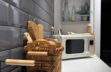 Stunning 2 Bedroom Bungalow - Free Parking - Convenient Location - Foto 7