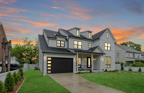 Luxury awaits in this stunning, modern home - Foto 1