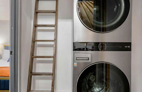 Magnolia Family Yurt Cabin - Hot Tub Loft Full Kitchen & Bath - Foto 10