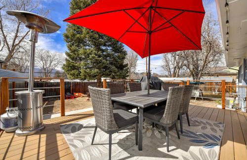 Family Perfect 4BR Home with Hot Tub, Pool Table, Fenced Yard, Cozy Fireplace, Mountain Views, Walkable Neighborhood, Near Parks, Dining, and Adventure - Foto 42