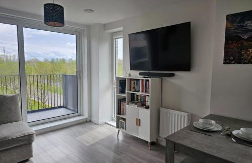 Luxury 1-Bed Apartment with balcony & Free parking - Photo 4