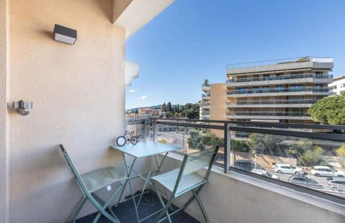 LB Vacation Rentals I Cannes Center, Renovated Apartment with Balcony, Ideal for Holidays or Congress! - Photo 4