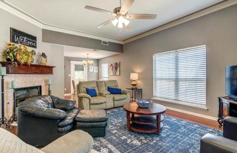 Spacious 3BR Retreat Close to Downtown & Outlets - Foto 24