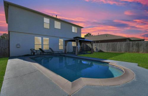 Tranquil 4-BR Oasis With Pool & Backyard Bliss! - Foto 18