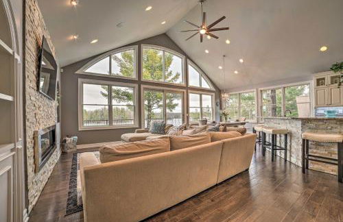 Luxe Waterfront Home with Private Lake Access! - Foto 3