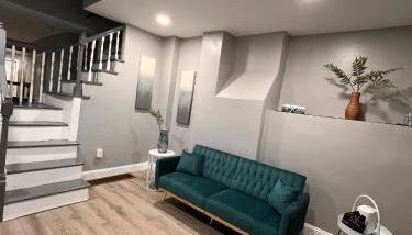 Cozy Modern Home with Large Fenced in Backyard - Foto 5