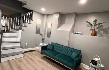 Cozy Modern Home with Large Fenced in Backyard - Foto 5