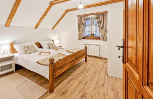 Lovely Home In Gospic With Wifi - Photo 15