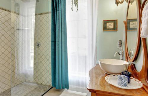 Timeless Pineview Cottage Hot Tub & Pet Friendly - Photo 31