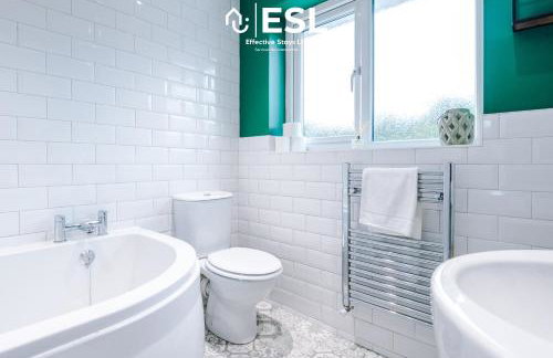 Open Plan - 3 Bedroom House - Garden and Outdoor Seating - Driveway Parking - Short Drive to City Centre - Foto 46