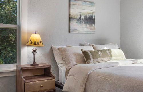 Secluded 4BR Nestled in Woods-Hot Tub/Dog Friendly - Foto 21