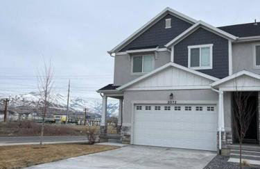 NEW 4-bed 4-bath Stylish House with Mountain View and 2 garages - Foto 33
