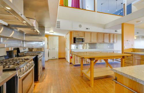 Huge Kitchen and Open Interior Pueblo Group Getaway - Foto 1