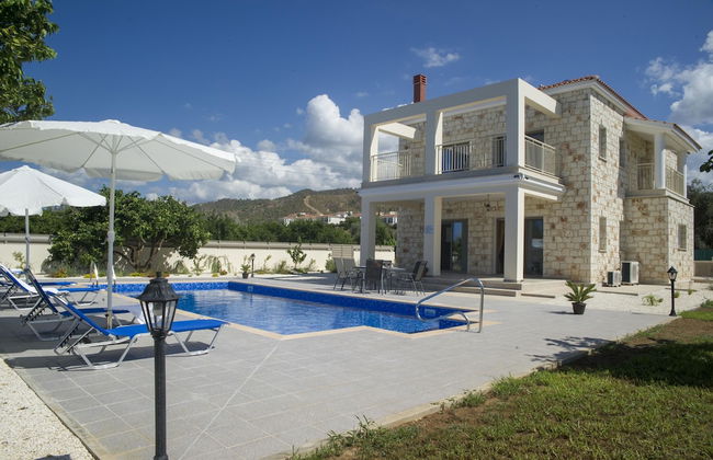 Stunning new Beach Front Villa,1st Line to the Beach, Large Pool, Wonderful Area - Foto 35