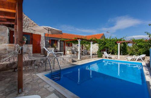 Countryside Family Villa with Private Pool - Photo 8