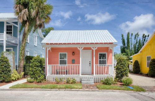 Quaint Cottage with Private Pool-Walk to Everything - Foto 24