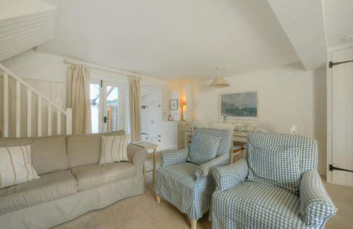 Charm Cottage - Photo 2