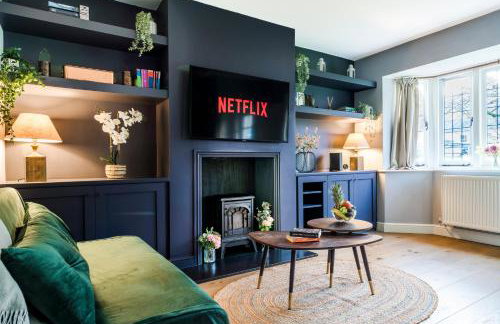 Cozy 3 Bedroom Terrace Cottage in Epsom - Photo 26