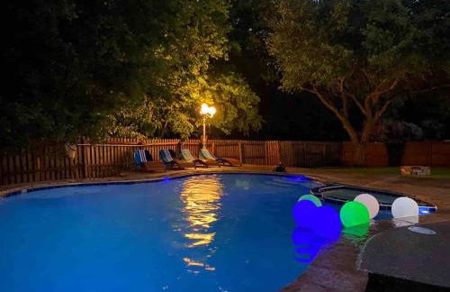 Captivating 6BR 3B Home with Pool & Fire Pit - Foto 24