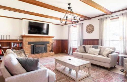 100 Acre Red Brick Ranch Hocking Hills Cabin Hot Tub 12 - Foto 36