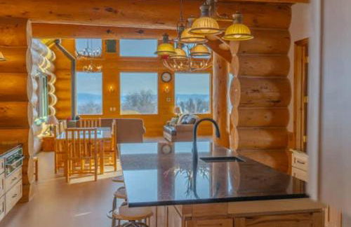 FoxHill Family Lodge Retreat with views from all sides and Hike over a hundred forty acres - Foto 13