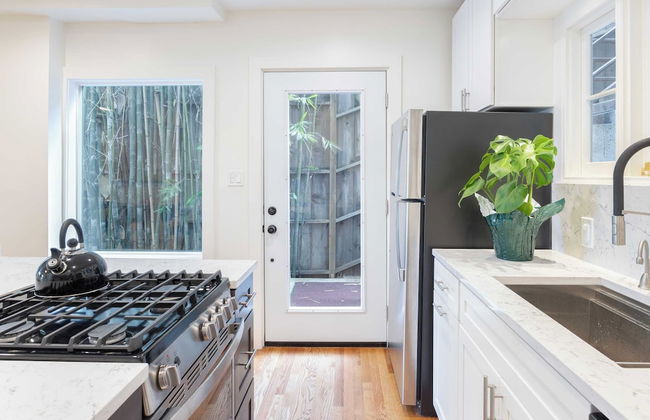 A-lister by Avantstay Hollywood Hills Luxe Group Escape w/ Pool - Photo 14