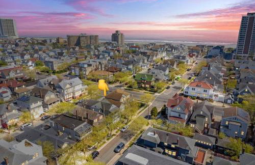 5BR 3BA Family Retreat 2 Blocks from Beach - Foto 45