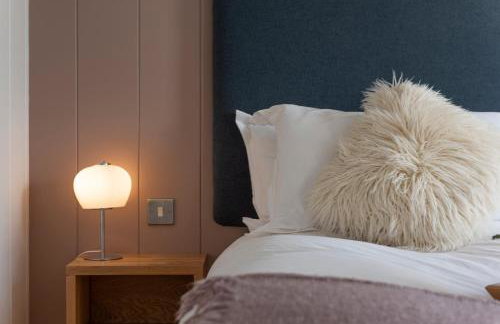 Charterhouse, Strawberryfield Park - Photo 15