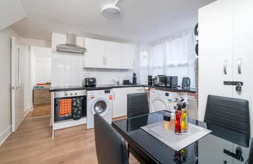 Modern 2Bed North London Flat by D3 Short Stay, Sleeps 6, Private Yard - Foto 4